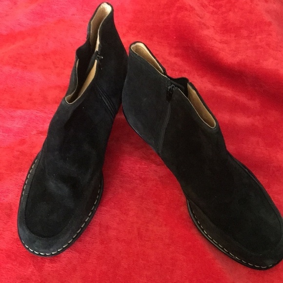 BLACK Suede Softspots Ankle Boots Size 10W - Picture 1 of 6
